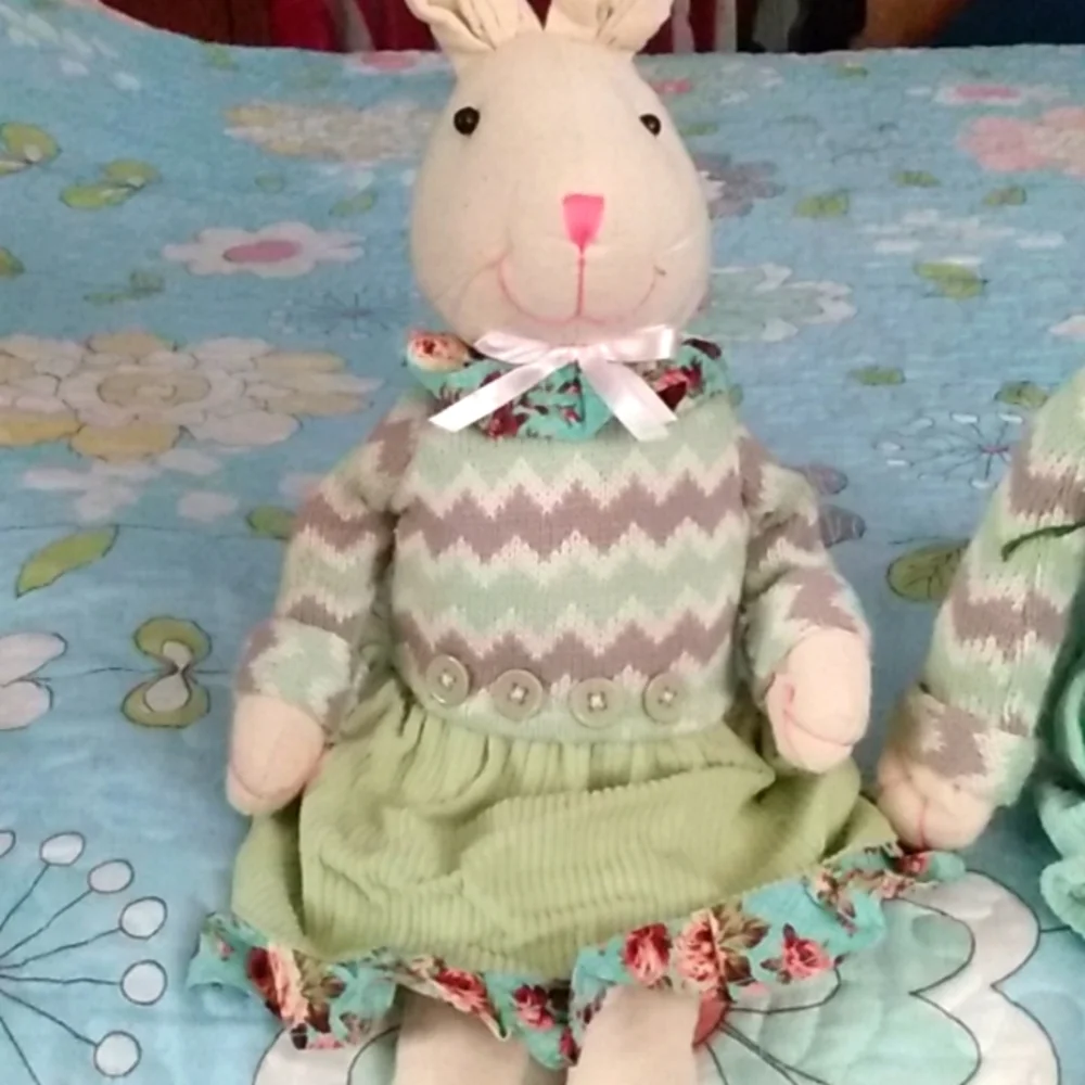 Easter Bunny Couple - Picture 3 of 9